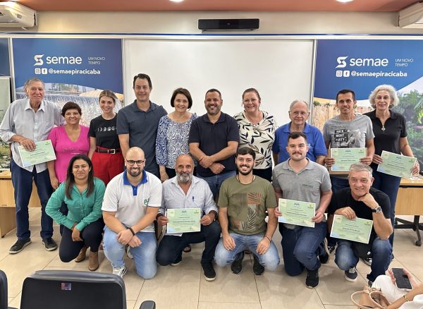 Sema-entregou-o-certificado-de-recebimento-dos-pagamentos-aos-treze-produtores-rurais-e-agricultores-que-participaram-do-programa-PSA-de-2023_Foto_Thais_Passos_SEMA-2048x1536