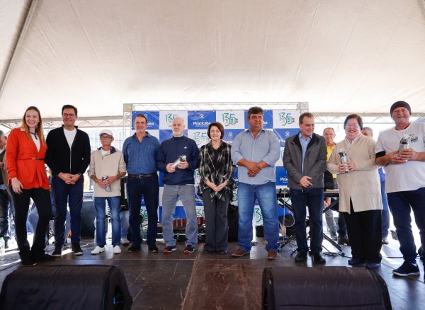 Funcionarios de longa data no Mercado foram homenageados