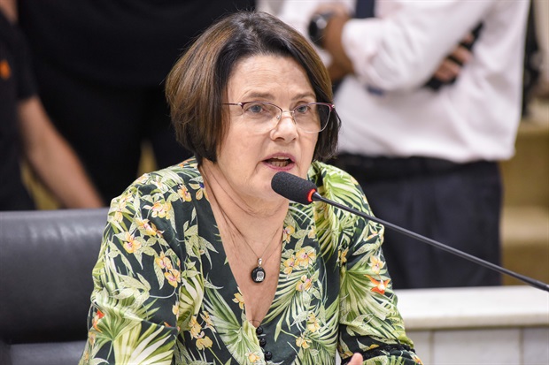 Moradores do Dedini e São Francisco reclamam de frequência de ônibus